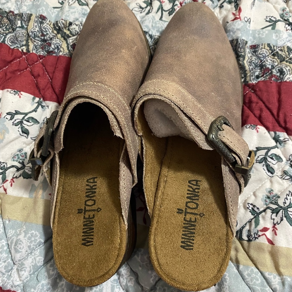 Leathered upper balance, man-made material